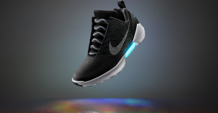 Nike HyperAdapt 1.0, la scarpa che si allaccia da sola